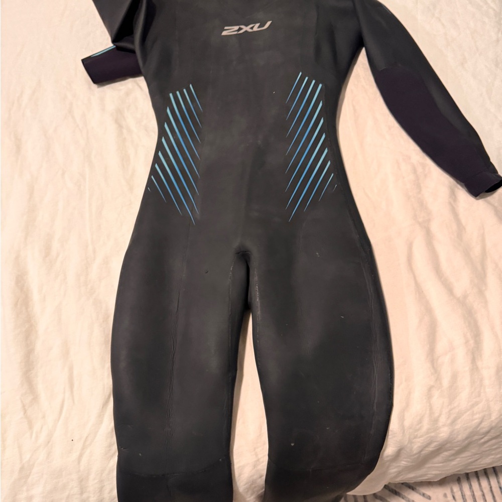 2XU Black Wetsuit with Blue Stripes